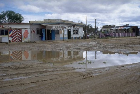 Verschlammte Straße in Baja California