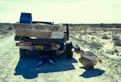 Reifenpanne von einheimischen Helfern in Baja California