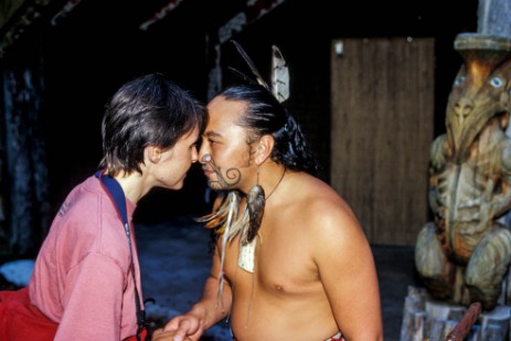 Hongi mit Maori bei Maorikonzert