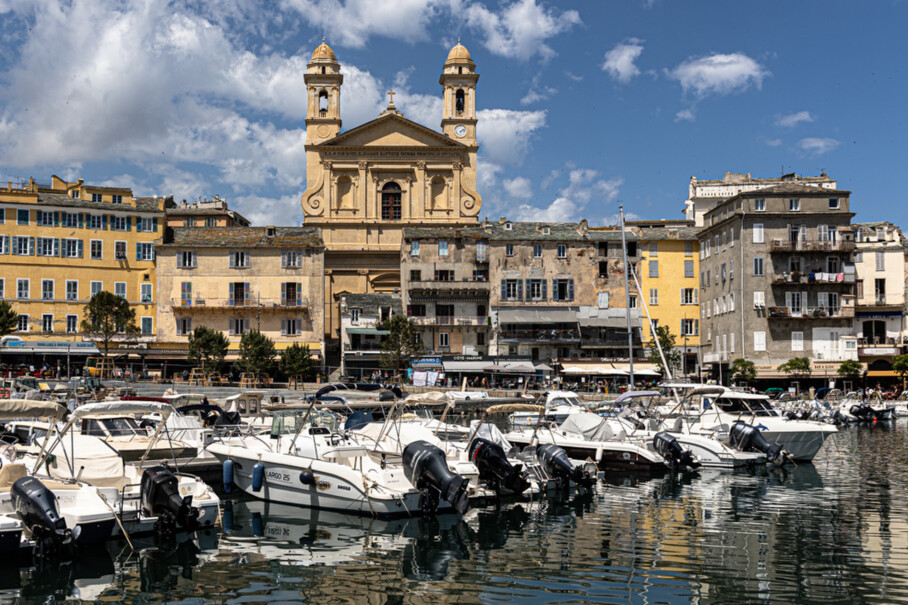 Bastia - Hafen mit Kathedrale