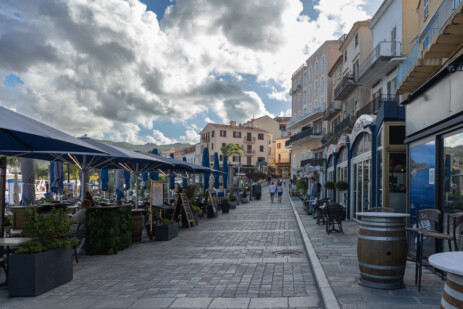 Restaurants an Uferpromenade in Calvi