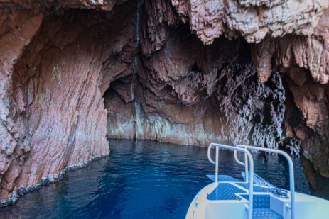 Grotte in Naturschutzgebiet La Scandola