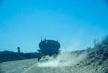 LKW auf Piste zur Laguna San Ignacio