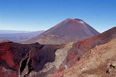 Red Crater und Mount Ngarahoe im Tongariro NP in Neuseeland